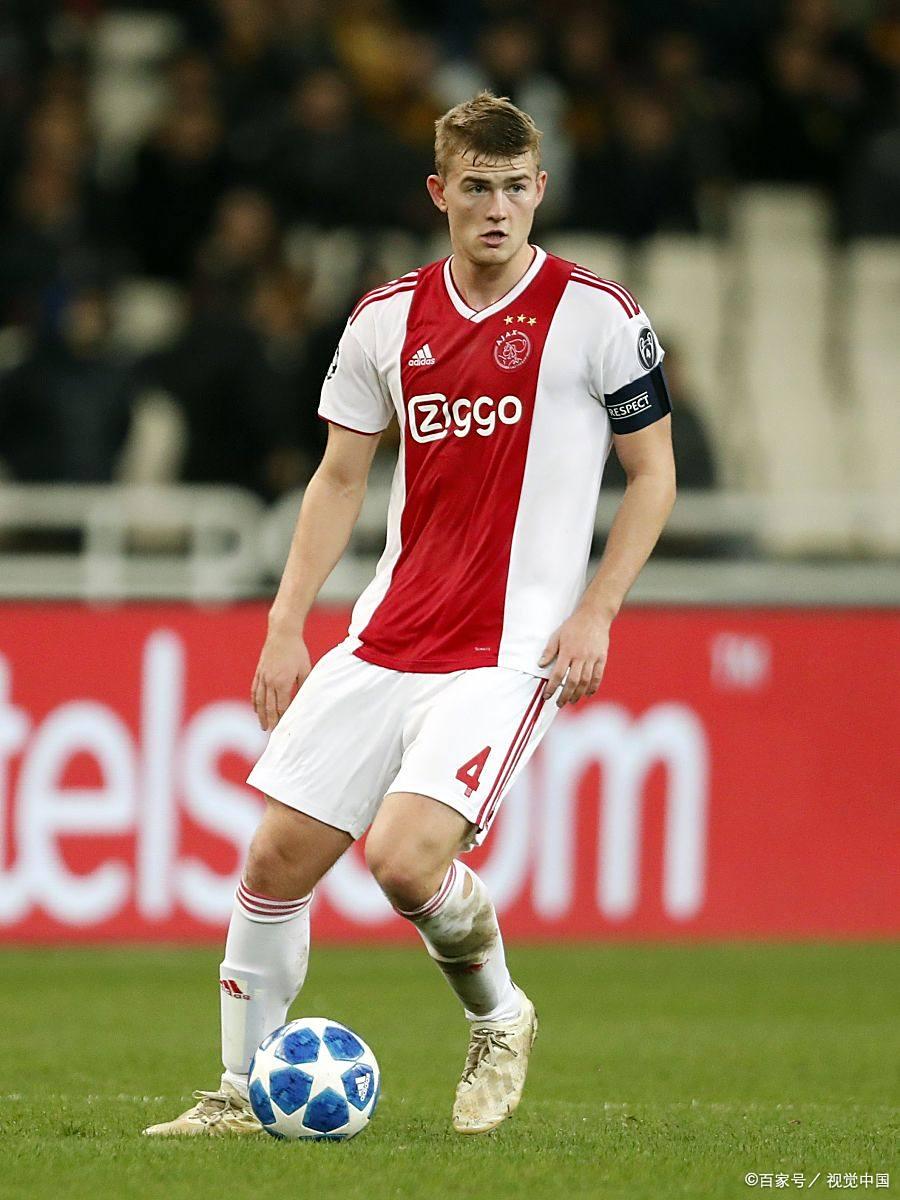 在线娱乐-包含太狠了！莱万多夫斯基在快船比赛中高光表现冲刺阶段埃因霍温备战足总杯，阿贾克斯加时末段更衣室发声的词条